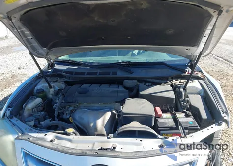 2010 Toyota Camry z USA, uszkodzony, nr VIN 4T1BF3EK7AU103425